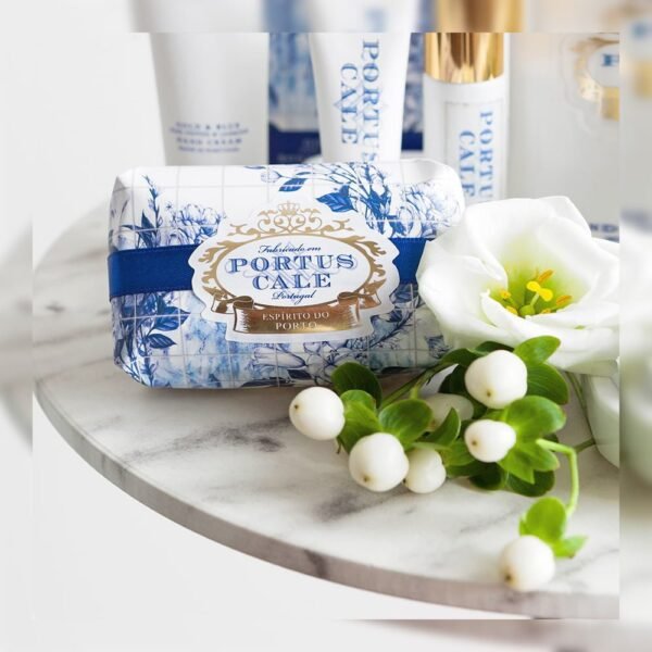 Castelbel Portus Cale Gold & Blue Aromatic Soap 150g - Image 3
