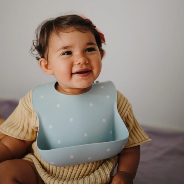 Mushie Silicone Baby Bib White Daisy - Image 2