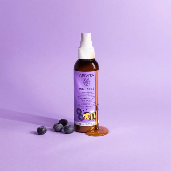 Apivita Mini Bees Gentle Kids Detangling Spray Blueberry & Honey 150mL - Image 2
